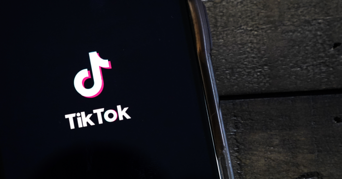La nuova modalità Clear di TikTok consente di scorrere l'app senza distrazioni
