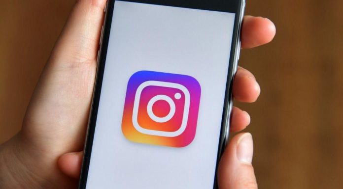 Instagram era inattivo e ora gli utenti vengono accolti da bizzarri messaggi di benvenuto
