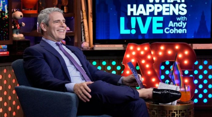  Was genau macht Andy Cohen bei „Real Housewives“?  In seiner Rolle
