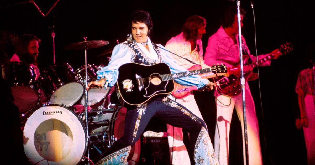 Elvis Presley wurde wegen seiner anzüglichen Tanzbewegungen fast verhaftet
