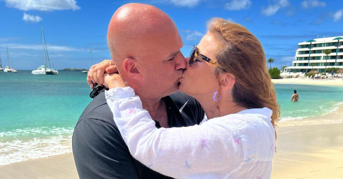 (lr): Gary Brody e Jill Zarin si baciano sulla spiaggia.