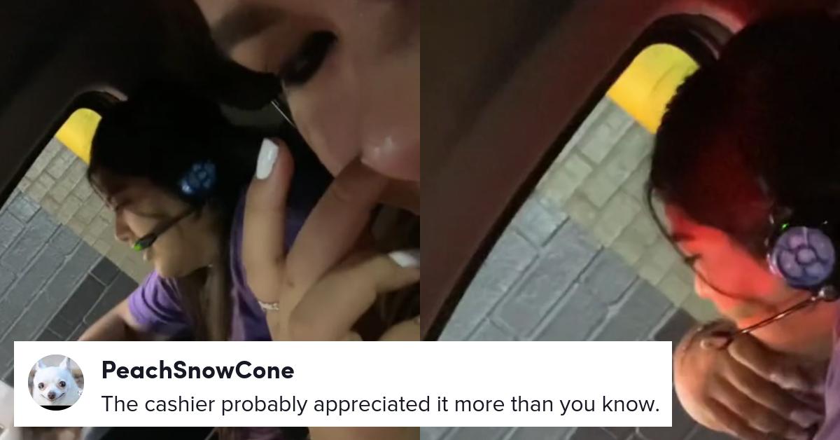Trabalhador do McDonald's coloca fone de ouvido no cliente para ajudar com pedido drive-thru no TikTok viral
