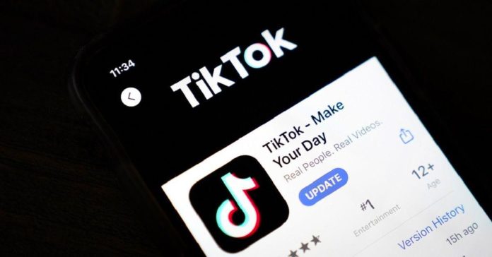 Il test della lingua dell'amore su TikTok mostra agli utenti come comunicano il loro amore
