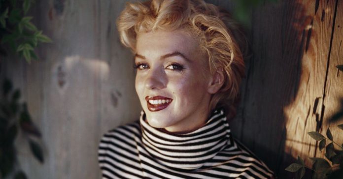 Dai genitori adottivi agli amici di famiglia, Marilyn Monroe ha avuto diversi guardiani che sono cresciuti 
