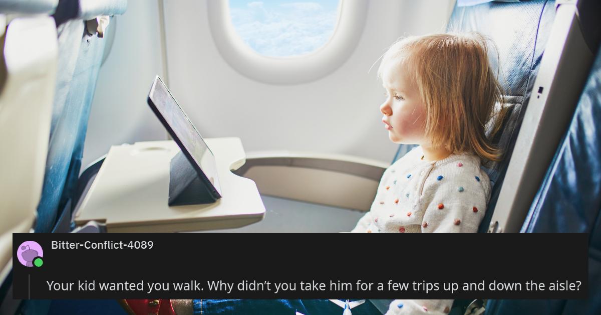 Passager kommer i råbekamp med far over grædende baby på flyet, internet siger forældre at give skylden
