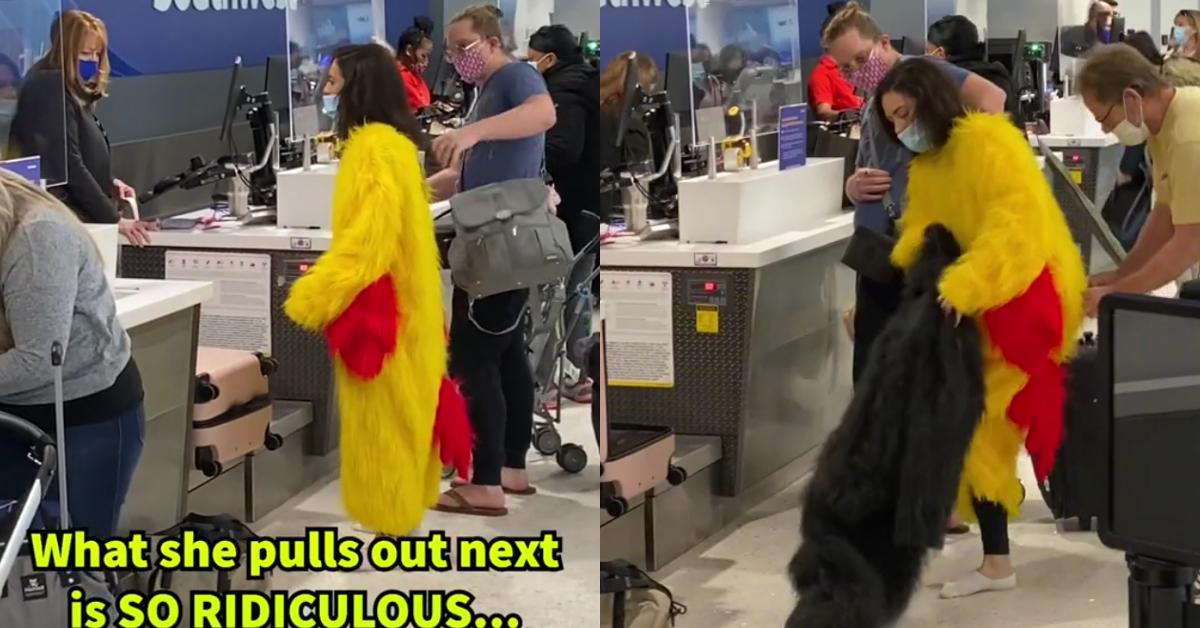 女人在机场试图避免行李费，从行李中取出越来越荒谬的衣服
