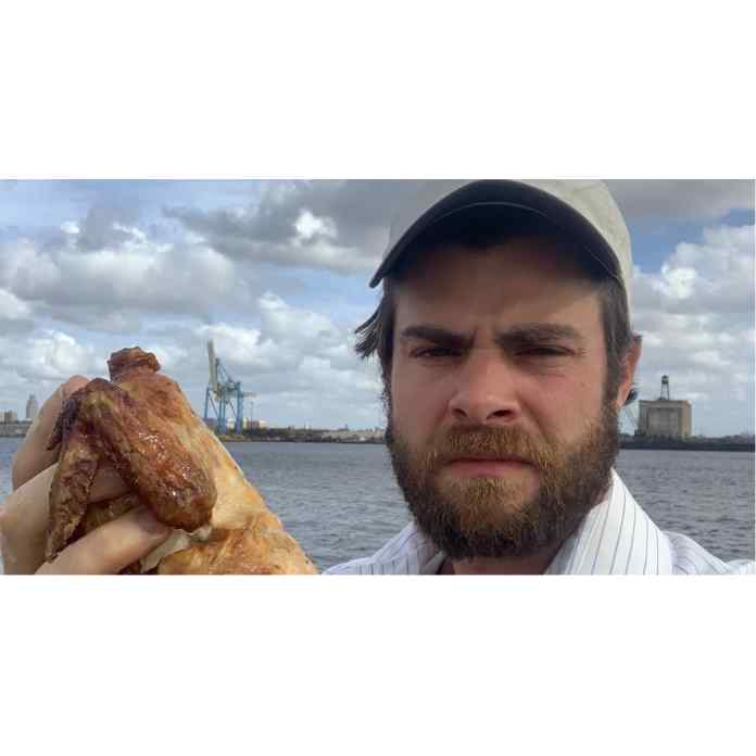 En fyr fra Philly brugte en grilludfordring til at spise kylling til at forene sin by 
