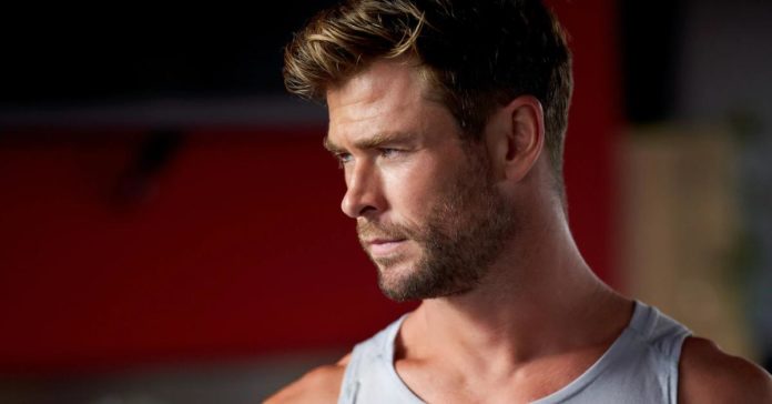 'Limitless With Chris Hemsworth' har seere til at tale om stjernens tatoveringer
