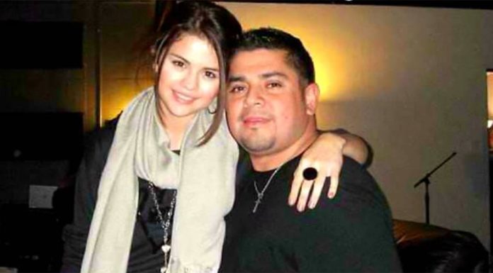 赛琳娜·戈麦斯 (Selena Gomez) 的父母早在成名前就离婚了
