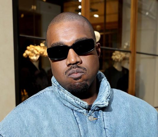 Kanye West a dit que Rosa Parks était une "plante", mais qu'est-ce que cela signifie ?
