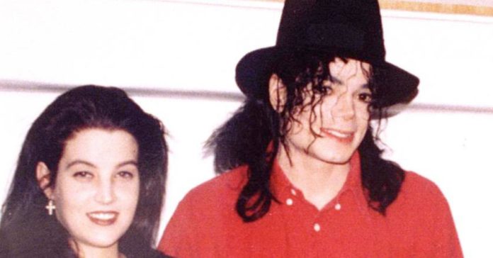 La relation entre Michael Jackson et Lisa Marie Presley était un mariage de royauté musicale
