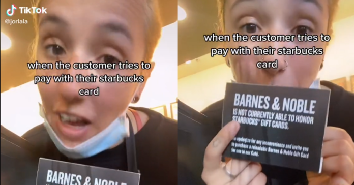 Barista Blasts clients qui essaient d'utiliser des cartes-cadeaux chez Barnes & Noble Starbucks
