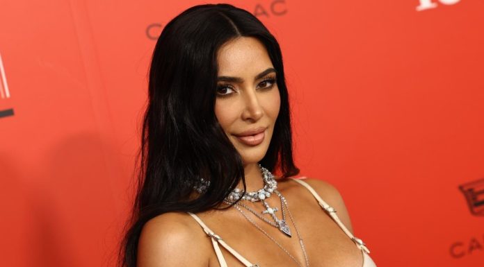 Der Gesundheitszustand von Kim Kardashian ist weiterhin von Psoriasis betroffen
