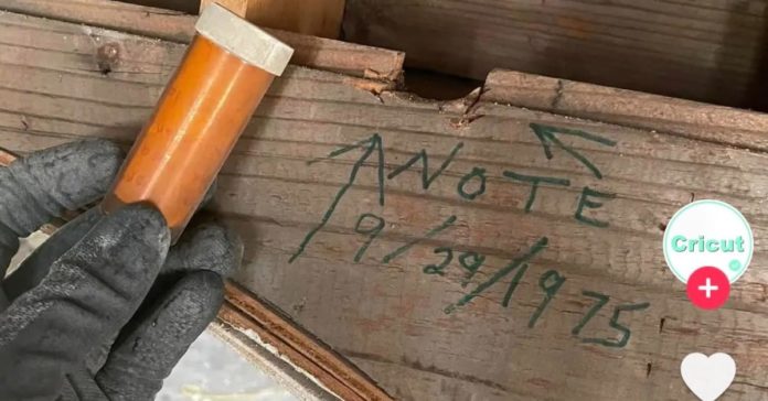ある夫婦が家の改修中に謎のメモを見つけた ― そこには何が書かれていたのか?
