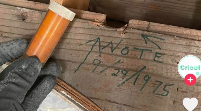 ある夫婦が家の改修中に謎のメモを見つけた ― そこには何が書かれていたのか?
