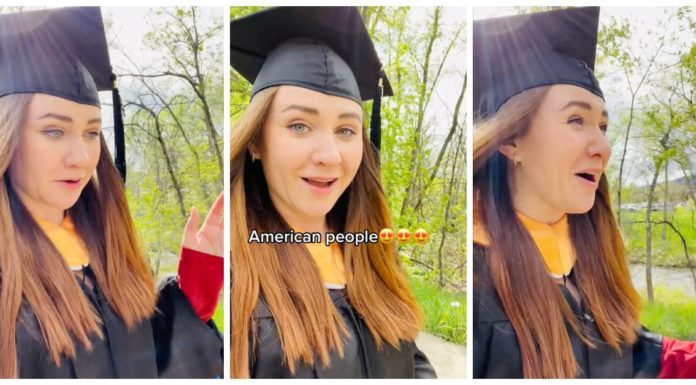 „Das amerikanischste Ding aller Zeiten“ – Russische Absolventin schockiert über das Lob, das sie in ihrer Mütze und ihrem Talar erhielt
