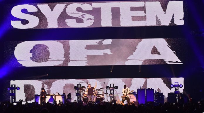 System of a Down foi banido do 'SNL' em 2005 por usar linguagem profana
