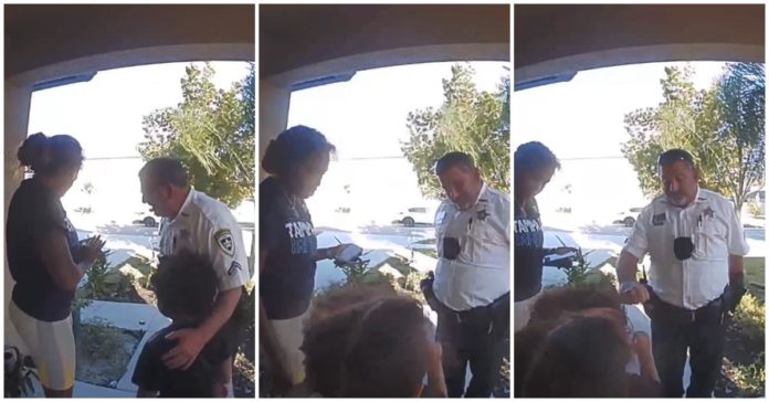 Un ragazzo ha chiamato i servizi di emergenza sanitaria per abbracciare un poliziotto: l'agente ha la risposta più dolce
