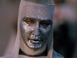 A máscara do rei Baldwin é um ponto de imprecisão histórica no 'Reino dos Céus' de 2005

