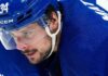  Cosa è successo ad Auston Matthews?  La superstar dei Toronto Maple Leafs è stata prelevata dal medico della squadra

