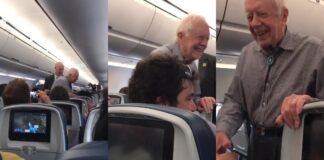 Vídeo do presidente Jimmy Carter apertando a mão de todos os passageiros de avião em seu voo se torna viral novamente
